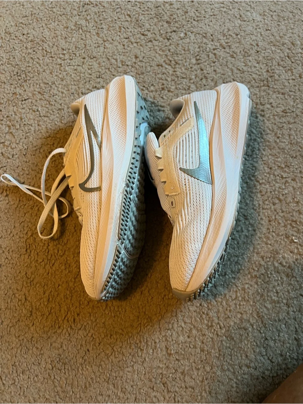 Nike Air Zoom Pegasus 40 Women’s Size 8 – White